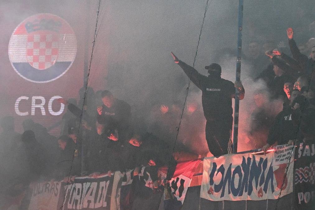 "KO JE OD VAS SRBIN?" GODINAMA NA METI HRVATSKIH NAVIJAČA! Poslednji slučaj šokirao, poneli palice i maske na Hvar!