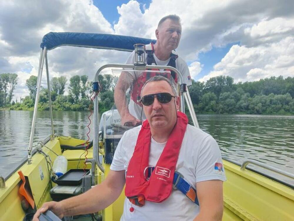 "OVAKVU TRAGEDIJU NE PAMTIMO" Evo kako teče potraga za muškarcima koji su upali u Tisu kod Sente (FOTO)
