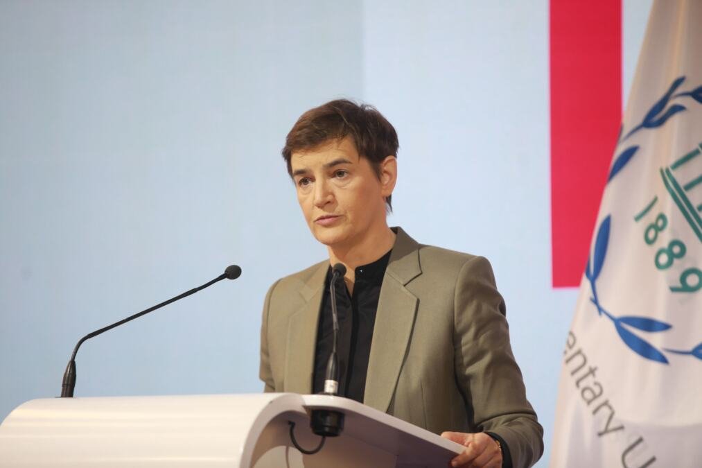 BRNABIĆ TOTALNO OGOLILA BESMISLENOST BLOKADERA Vučić im jedan dan izolovan, drugi dan potrčko svetskih sila: "Teški diletanti čija reč ne znači ništa"