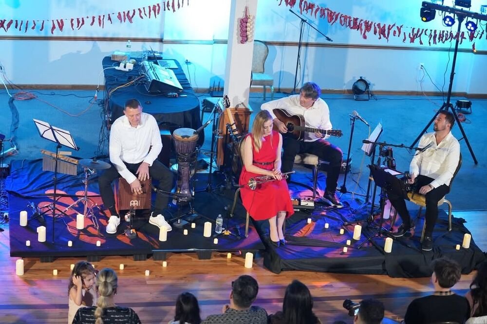 Orkestar Danijela predstavio Srbiju u Beču, dok Danijela Veselinović osvaja svetsku scenu