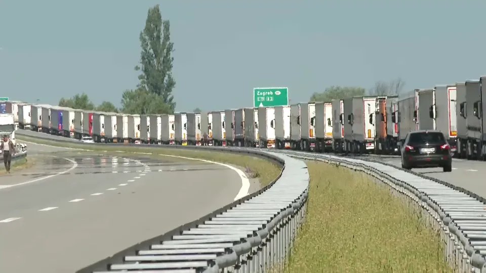 Putevi Srbije: Kamioni na graničnim prelazima Šid i Batrovci čekaju četiri sata