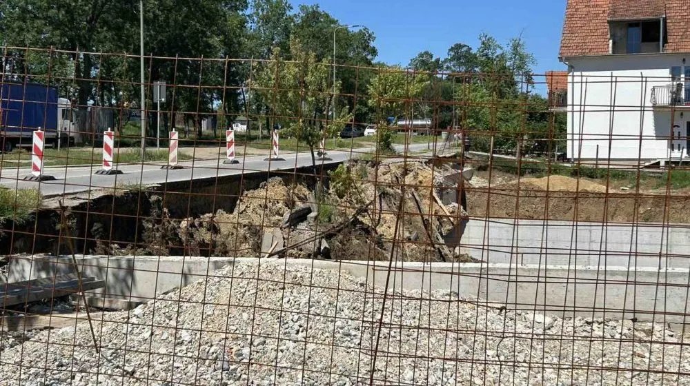 U Kragujevcu se urušio deo trotoara u Ulici kralja Milana