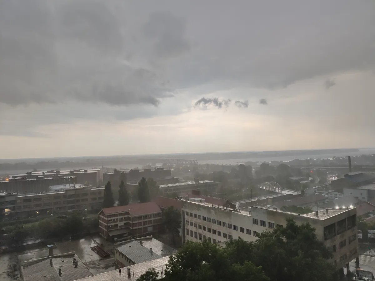 Nevreme na severu Vojvodine, požari na njivama u Bačkoj oluja se premešta ka Beogradu