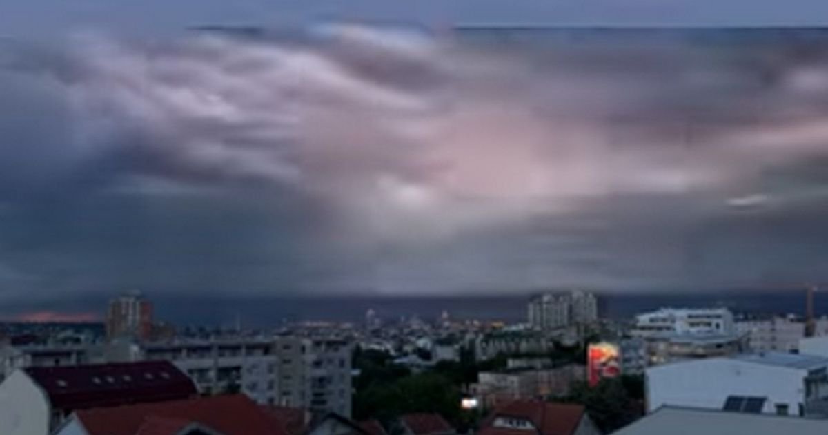 Nad Beogradom se nadvili crni oblaci i sevaju munje, glumica pokazala nevreme sa krova zgrade "Zvuk tišine"