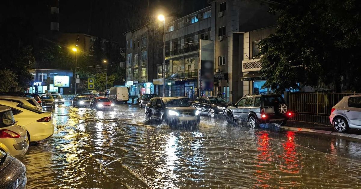 Stravične scene nakon potopa u Beogradu! Formirali se gejziri, stabla oborena: Snimci su kao posle apokalipse