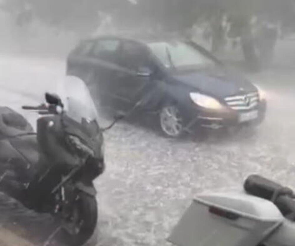 Nevreme potopilo Suboticu: Ulice pod vodom, pred okom se prst ne vidi (SNIMAK SA LICA MESTA)
