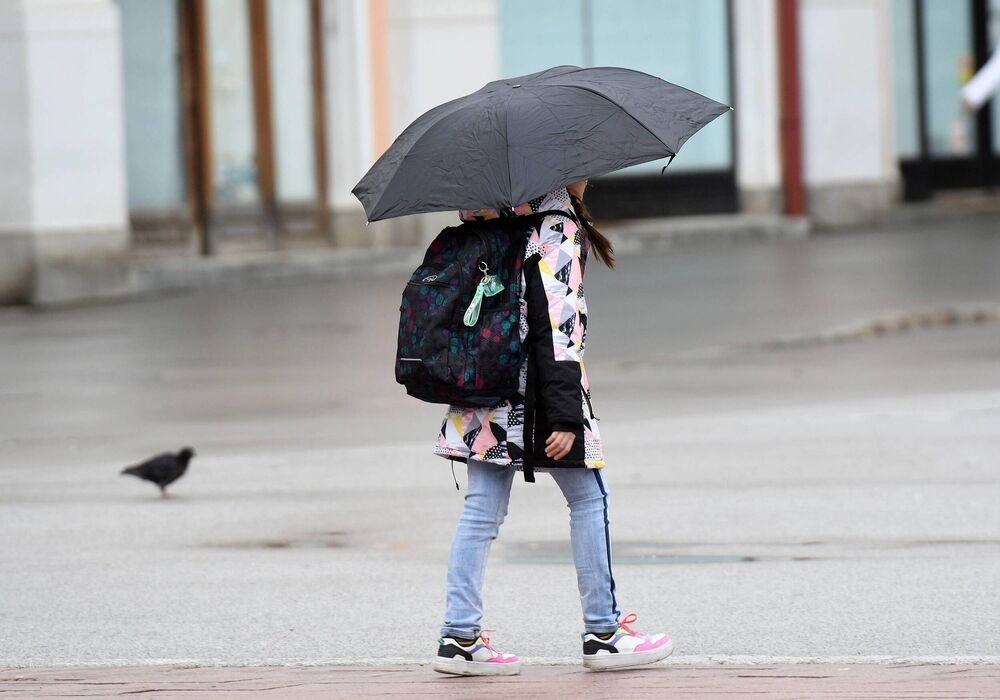 Danas oblačno i malo hladnije: Pljuskovi sa grmljavinom stižu u ove delove Srbije - evo i kada