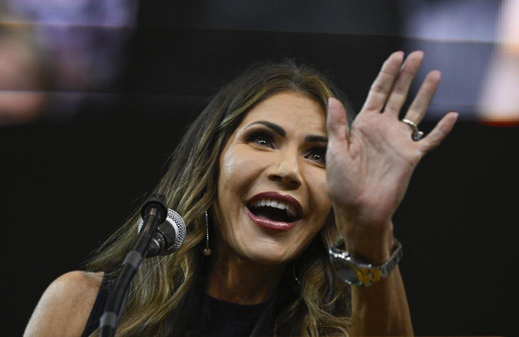 "ICE BARBIKA" SE OBRUKALA U EMISIJI UŽIVO! Bivša Trampova ministarka ne zna elementarne stvari iz geografije! (FOTO/VIDEO)
