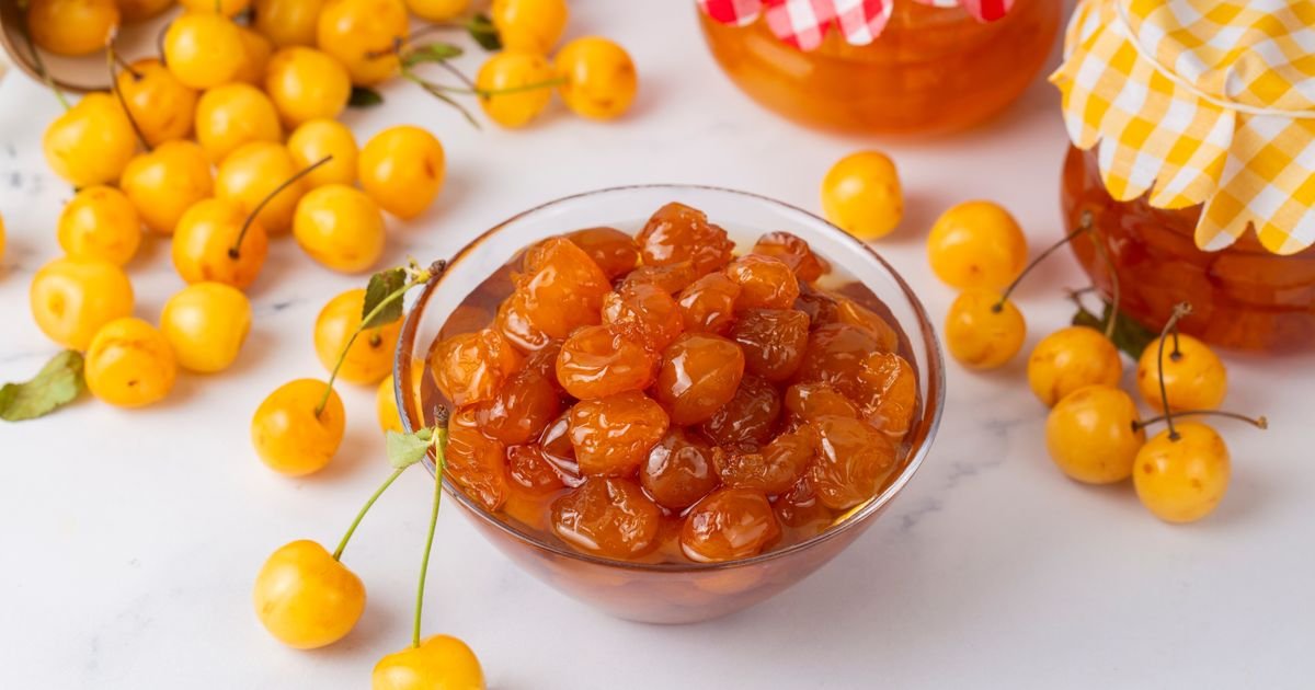 Naše bake nisu davale ovaj recept svakome: Slatko od belih trešanja koje osvaja na prvi zalogaj