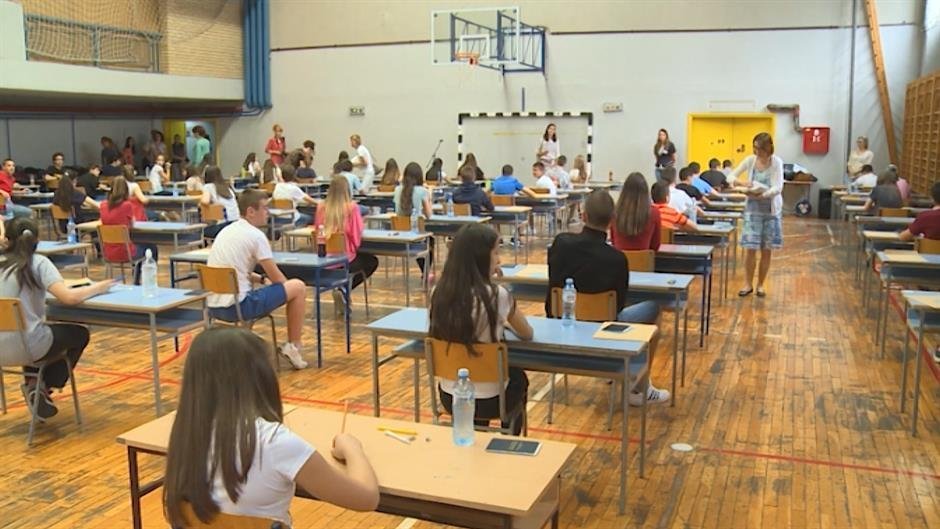Osmaci danas polažu test iz srpskog jezika na završnom ispitu