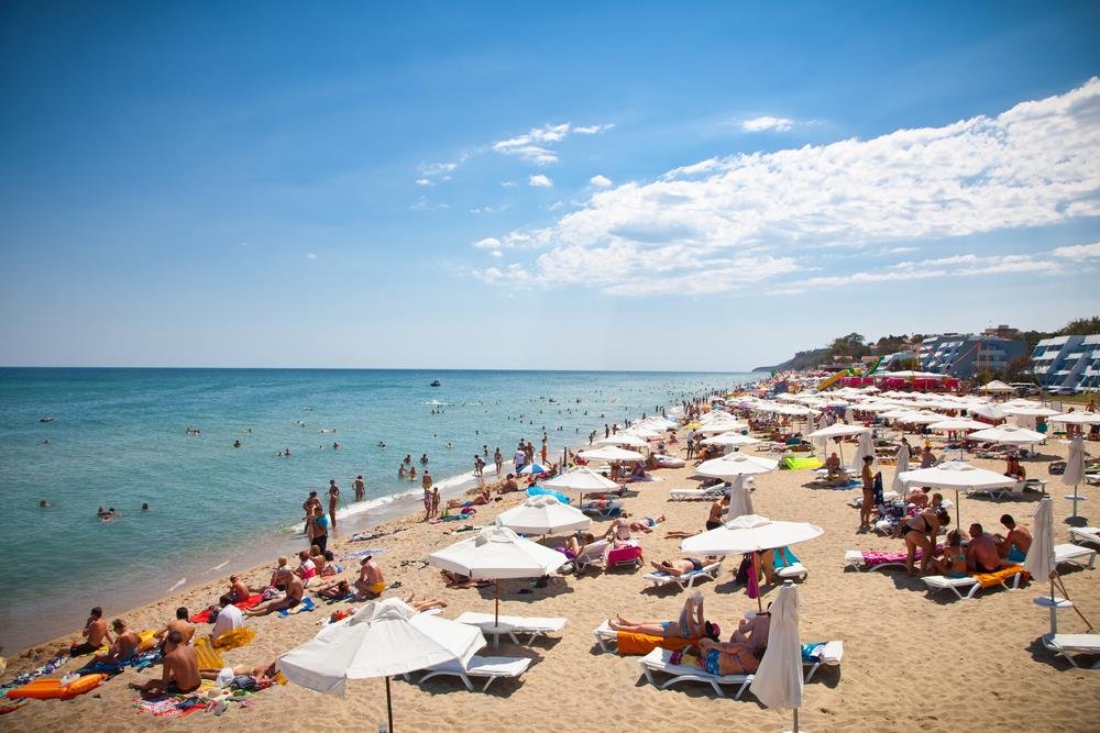 Ležaljka i suncobran za 60 centi: Isplivale cene sa plaže u komšiluku: Srbi masovno hrle tamo, ne veruju svojim očima