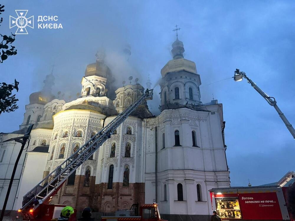 Gori jedan od najlepših pravoslavnih manastira na svetu! Putinove snage pogodile Kijevsko-pečersku lavru (VIDEO)