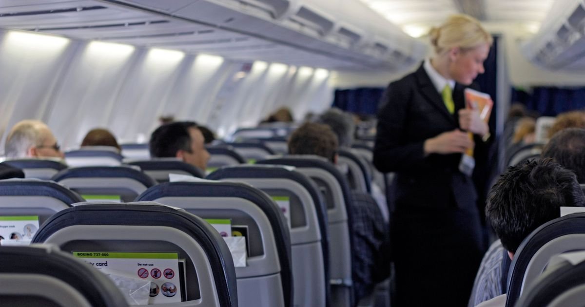 DRAMA NA LETU ZA AMSTERDAM Putnik divljao u avionu, a onda je pilotu prekipelo...