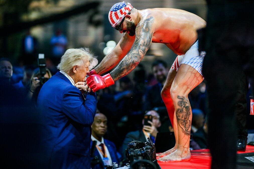 "MIŠEL OBAMA JE MUŠKARAC" UFC borac pred Trampom izgovorio rečenicu koja je zaprepastila Ameriku! (VIDEO)