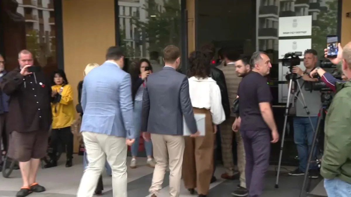 Skup podrške ispred Palate studentima uhapšenim na Vidovdan: "Režim želi da se ovo nastavlja unedogled - da skrene pažnju sa svojih afera"