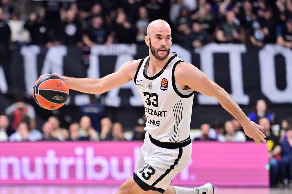 Kraj između Nika Kalatesa i Partizana! Legendarni Grk doputovao na potpis ugovora (Video/Foto)