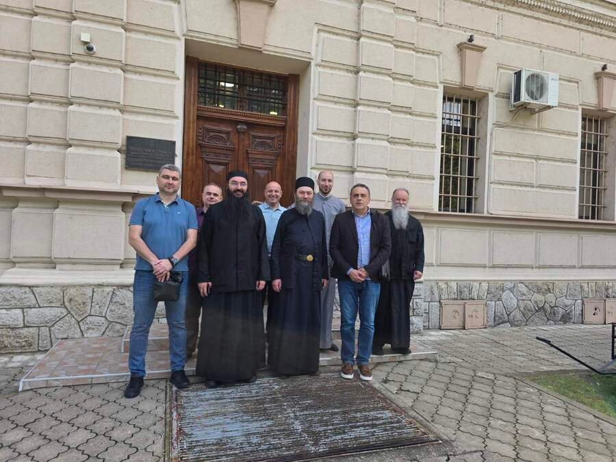 IGUMAN MANASTIRA HILANDAR POSETIO HRAM SVETE PETKE U KPZ SREMSKA MITROVICA: U toku su radovi na renoviranju i oslikavanju unutrašnjosti (foto)