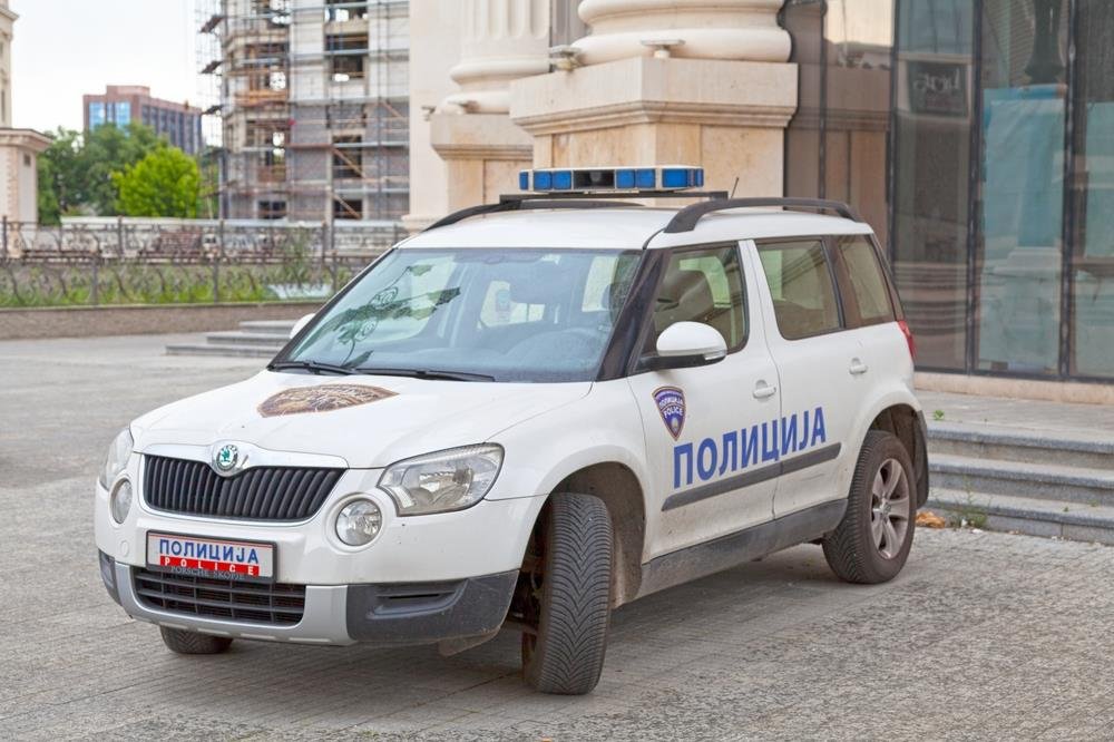 DRAMA U SKOPLJU! Zapaljena 2 automobila Ambasade Bugarske: Policija traga za mladićem zbog sumnje da je podmetnuo požar