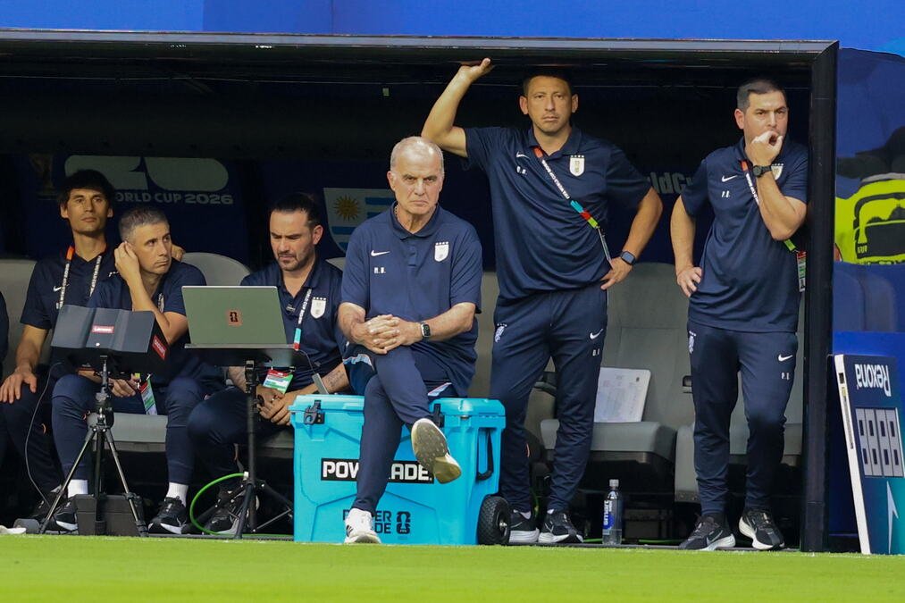 NEĆE DA GLUMI MANEKENA NA MUNDIJALU! Čuveni trener spustio glavu pred kamerama i izazvao haos FIFA besna!