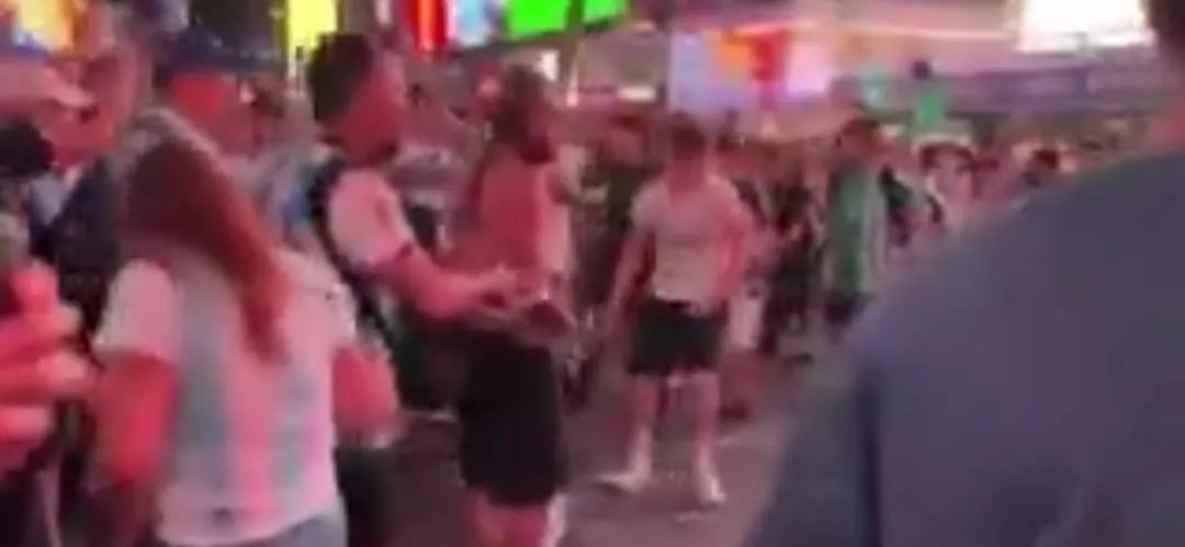 Tuča pred utakmicu na Mundijalu, sevale pesnice VIDEO
