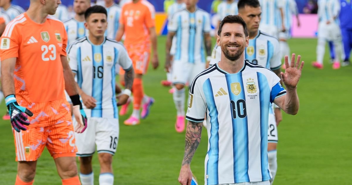 Lionel Mesi je na današnji dan pre 20 godina uništio snove naše zemlje, danas stao uz rame sa Ronaldom