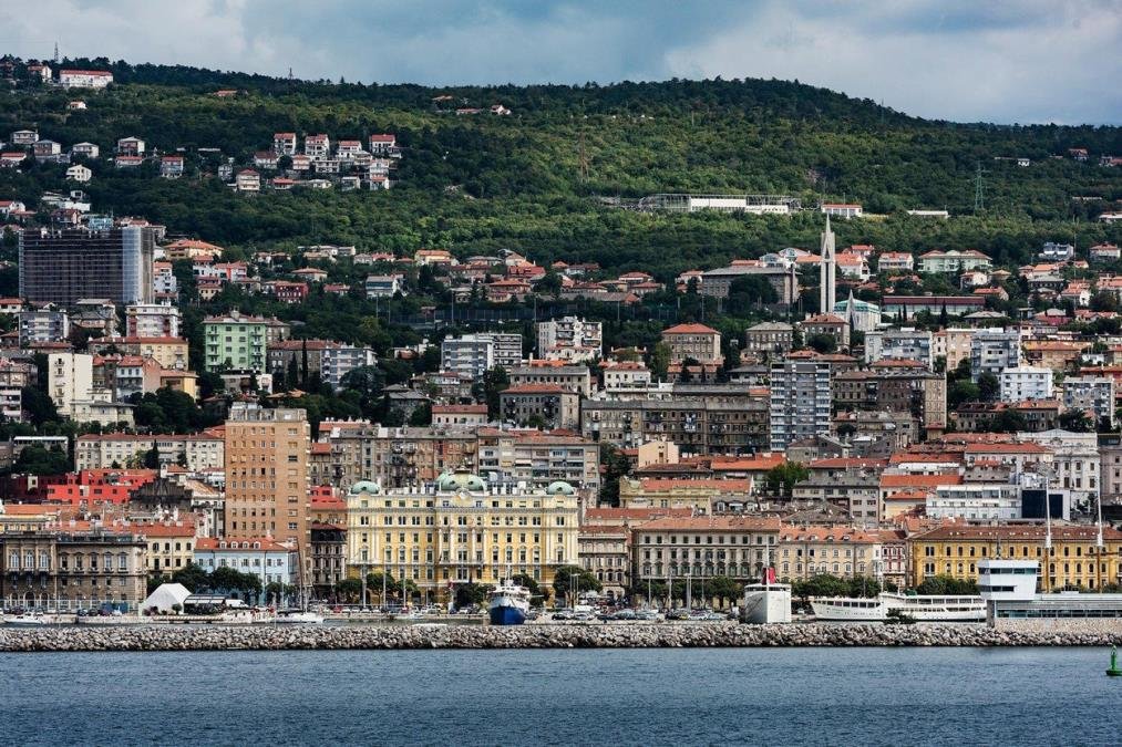 POKUŠAJ UBISTVA U RIJECI! Muškarac (54) zadobio povrede opasne po život! Napadnut je palicom i nožem!