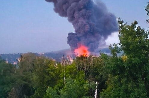RUSIJA GAĐALA HARKOV, IMA RANJENIH! Pogođeno 15 kuća, u napadu upotrebljene navođene avionske bombe! (VIDEO)