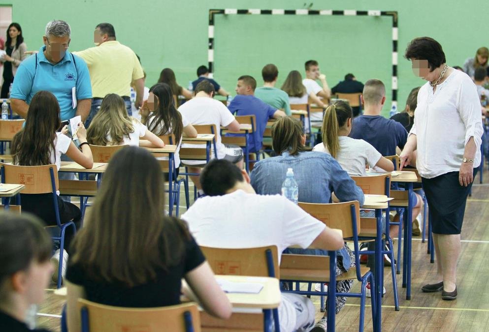 Vodič za roditelje i maturante: Svi važni datumi i satnice do kraja upisnog roka na jednom mestu