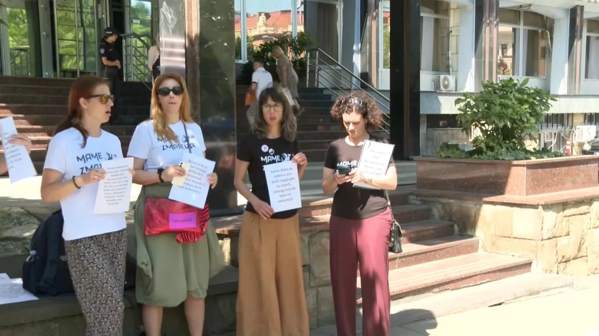 Protest roditelja i profesora Jovine ispred ministarstva prosvete, planirana i šetnja do Andrićevog venca