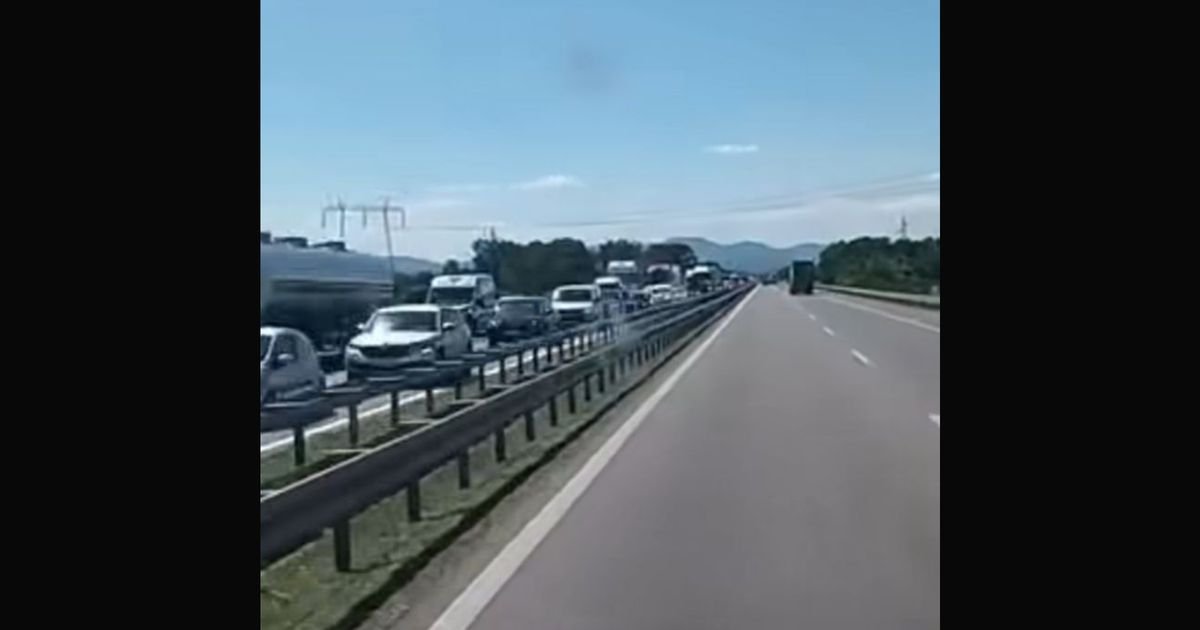Kilometarske kolone zabeležene u ovom delu Srbije! Ne polazite bez preke potrebe