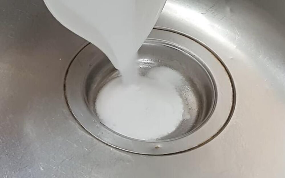 Ova namirnica otpušava odvod kada ne pomažu ni soda ni sirće! Jeftinije je i prirodnije, a začas rešava