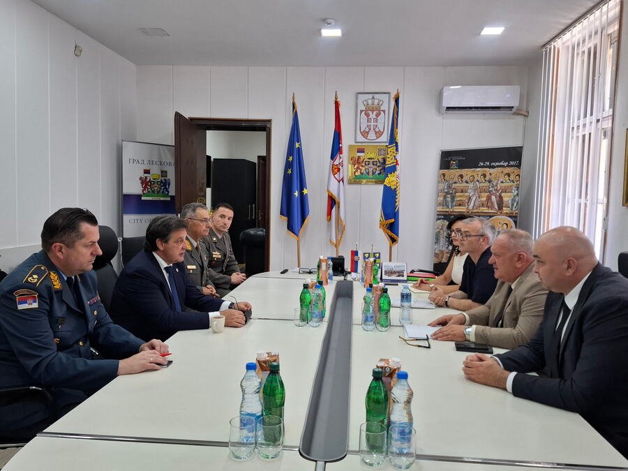 Gašić i Cvetanović o međusobnoj saradnji u Leskovcu: Vojska Srbije važan oslonac lokalnoj zajednici (FOTO)