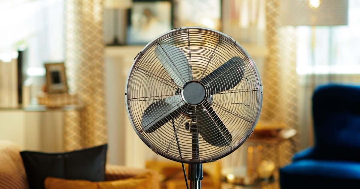 Zašto neki ljudi u Srbiji ventilator okreću ka prozoru? Skroz su u pravu kada znate šta radi trik!