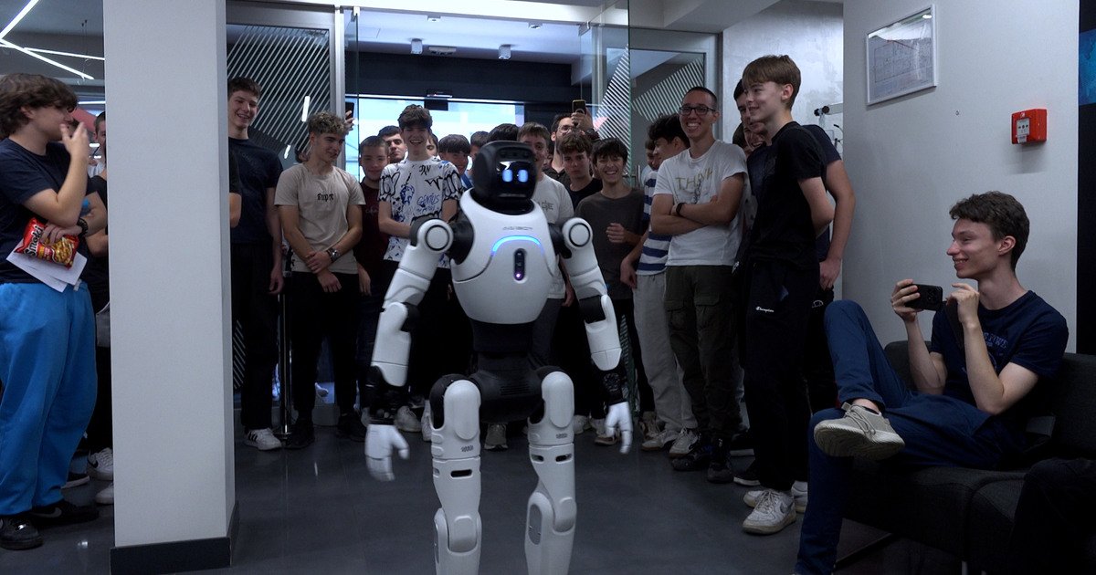 Comtrade-ove škole prve u Srbiji uvele humanoidne robote!