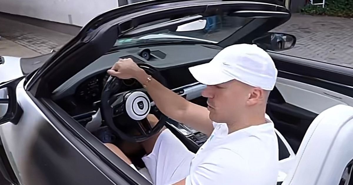 Baka Prase došao kao pratilac na maturi, a dočekali ga zvižduci: Progovorio o incidentu "Blokirali su mi auto"