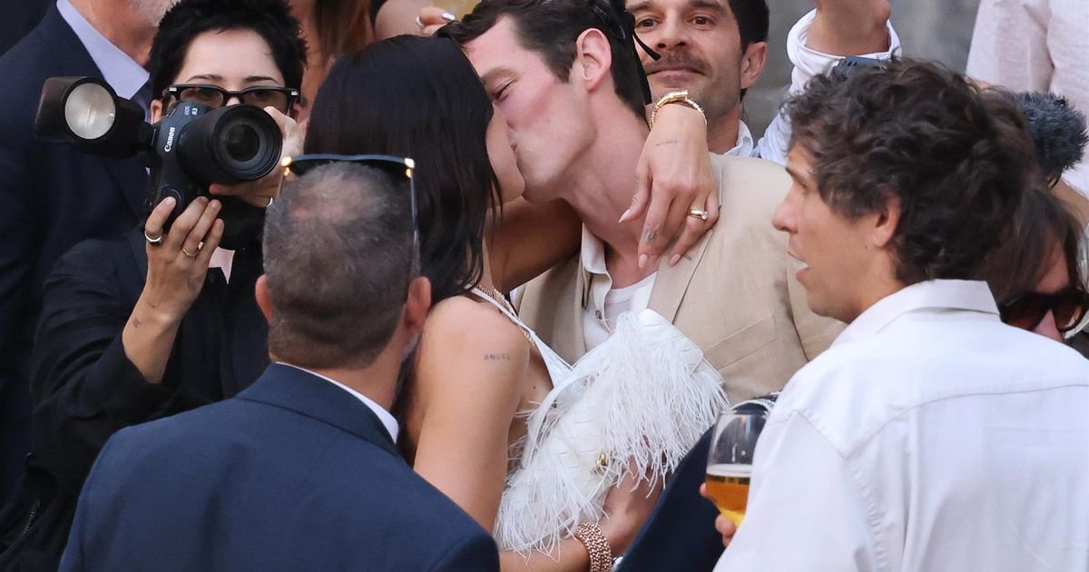 Krila je do danas ono što su svi želeli da vide: Niko nije znao šta se dešava kad je Dua Lipa rekla "da"