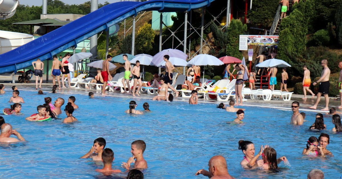 Samo jedan gutljaj vode iz bazena može da napravi problem: Na šta roditelji ne misle kada vode decu na kupanje