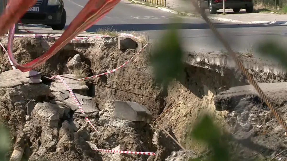 U Mladenovcu se urušio deo puta zbog gradilišta u neposrednoj blizini
