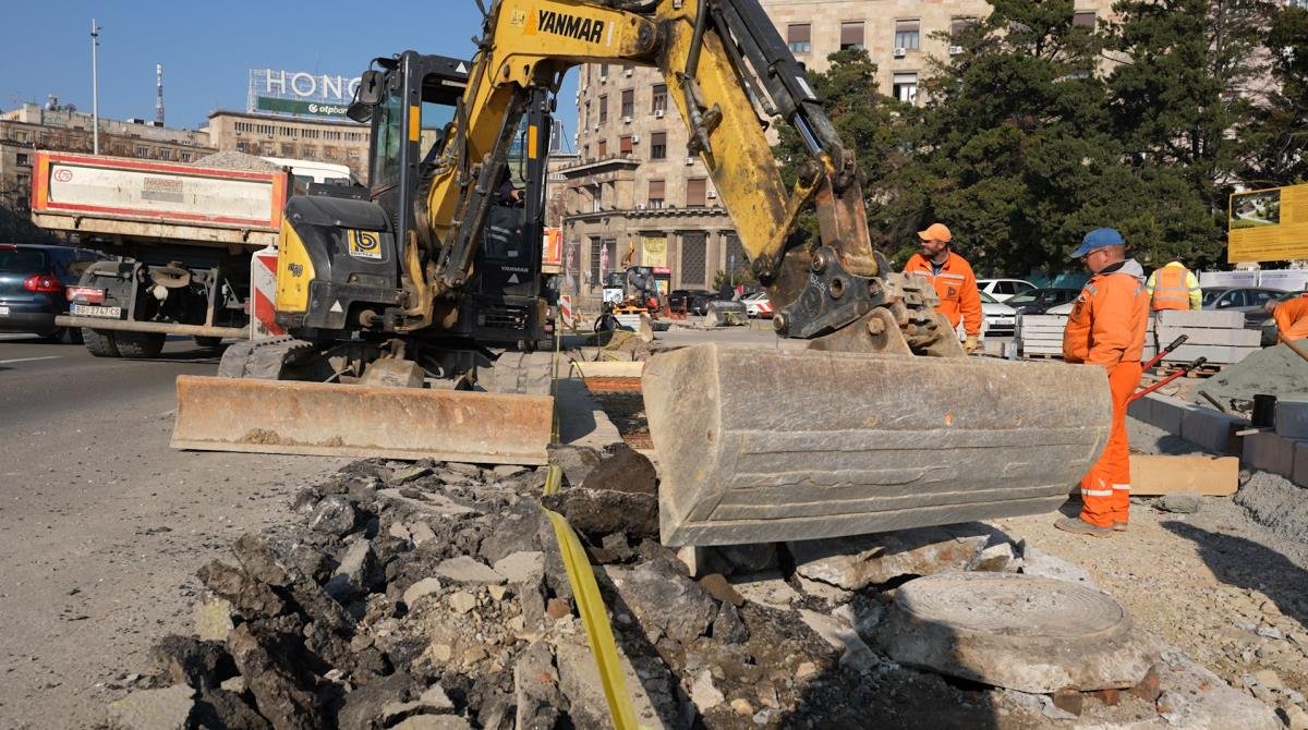 RADOVI ĆE TRAJATI MESECIMA: Karađorđeva ulica od danas zatvorena za saobraćaj, izmene i u Save Maškovića