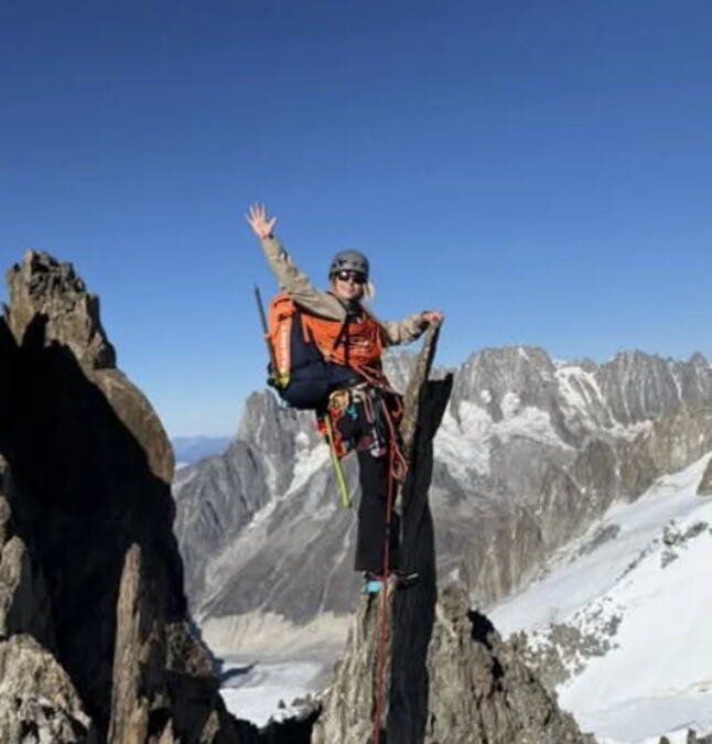 POTRESNI PRIZORI NA MESTU GDE JE NASTRADALA SRPSKA PLANINARKA! Smiljana (27) dobila spomen-ploču, alpinisti odali počast i poslali snažnu poruku (foto)