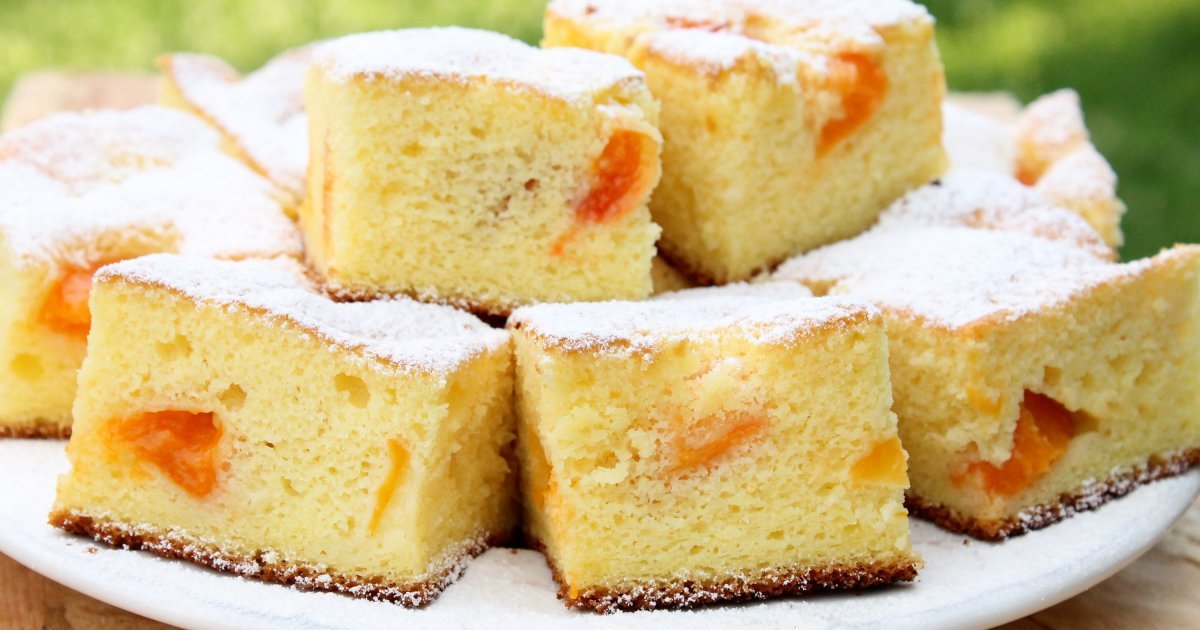 Kada zamirišu kajsije, pravi se ovaj kolač: Starinski recept za pitu od kajsija koji nikada ne izlazi iz mode