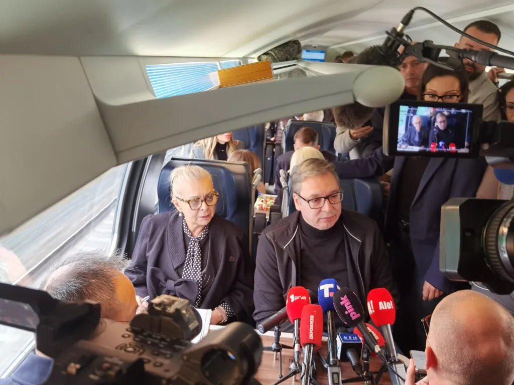 "Aleksandra, smenjujte direktore ako ne umeju da rade posao. Smenjujte ih vi, nemojte da to činim ja"