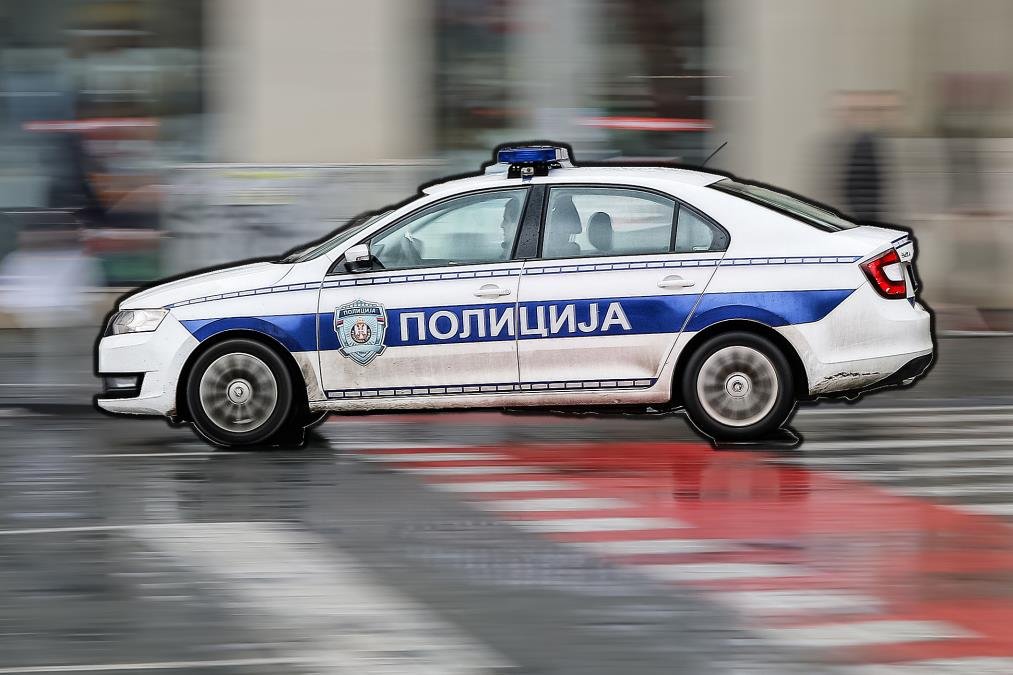 NOVI DETALJI PUCNJAVE U RAKOVICI, VOZAČ "MERCEDESA" UHAPŠEN! Posvađao se sa vozačem kombija zbog saobraćaja, pa ga jurio kroz grad