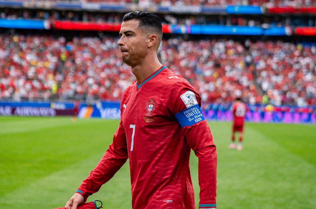 LJUDI, DA LI STE NORMALNI?! Ono što su navijači uradili Kristijanu Ronaldu je dno dna