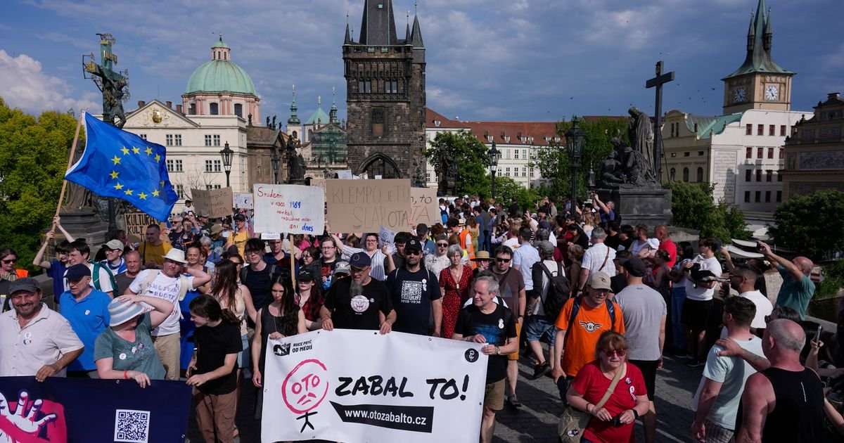 Veliki protesti u Pragu: Česti ovako brane javni servis od premijera Andreja Babiša