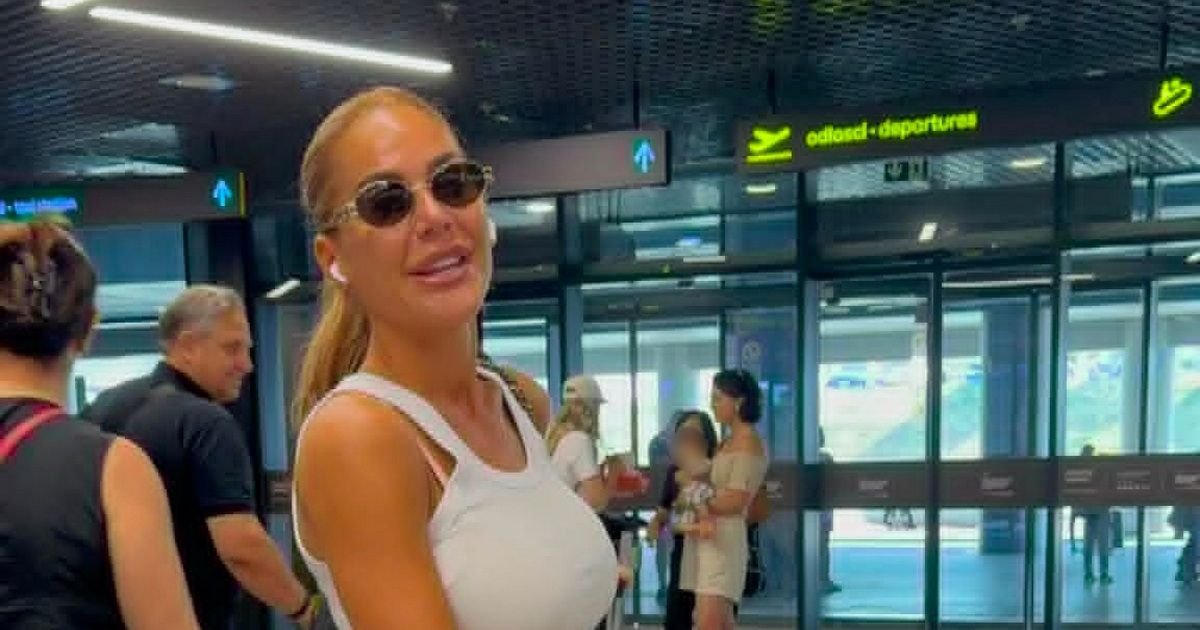 Marina Visković stigla sa puta punih kesa: Pevačica u farmerkama i majici grmi, liniju dovela do savršenstva