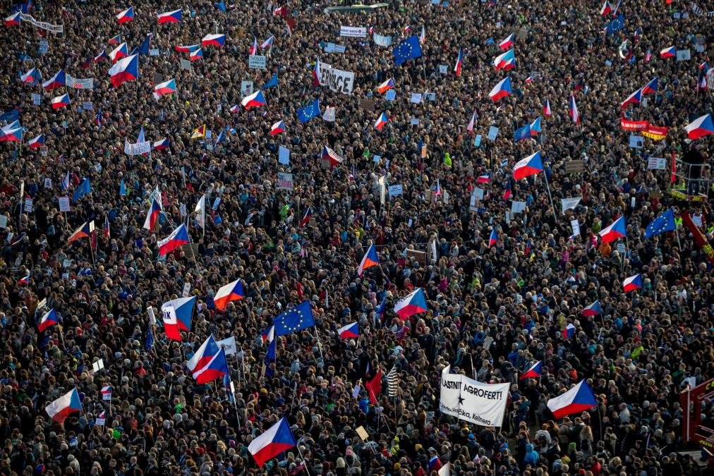 PROTESTI U PRAGU: Hiljade Čeha ponovo na ulicama, vlada želi da preuzme kontrolu nad javnim servisom