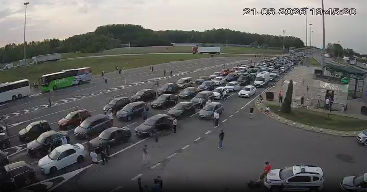 Haos na srpskoj granici! Formirala se ogromna kolona vozila, sve stoji: Slika je neverovatna