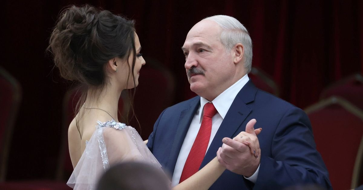 Lukašenkov "bataljon lubenica": Kako se predsednik Belorusije okružio lepoticama i dao im funkcije