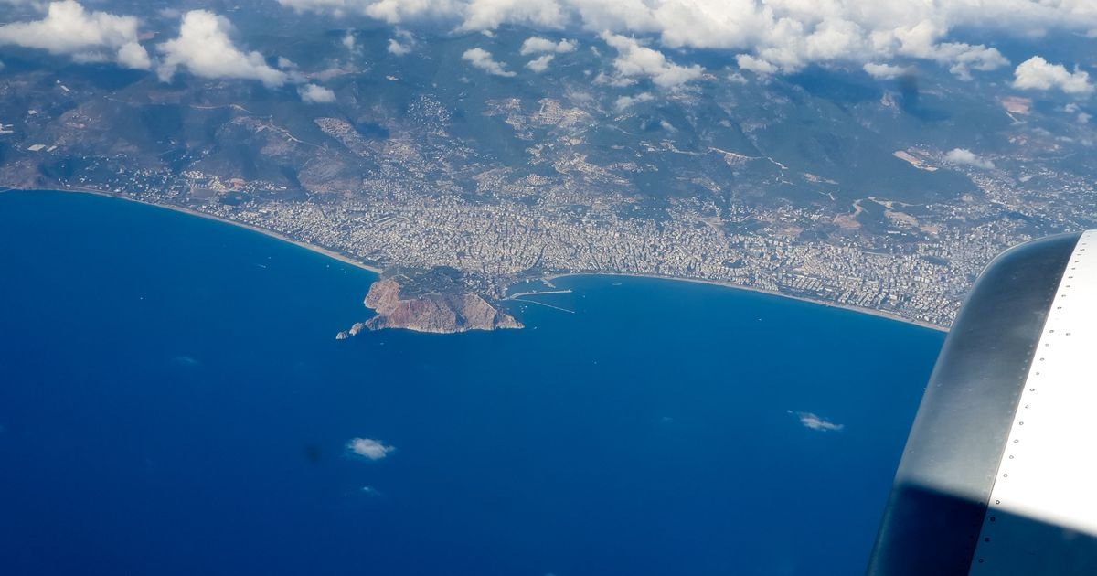 Ko jednom vidi ovu plažu, jasno mu je zašto je Kleopatra bila opčinjena: Sve je više Srba na zlatnom pesku